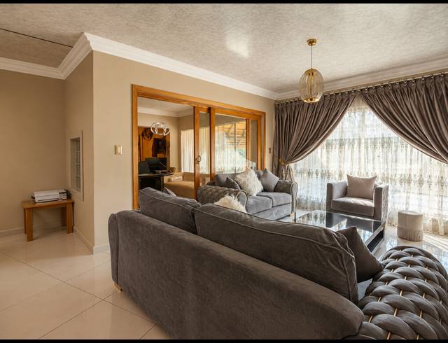 3 BEDROOM HOUSE FOR SALE IN THREE RIVERS EAST